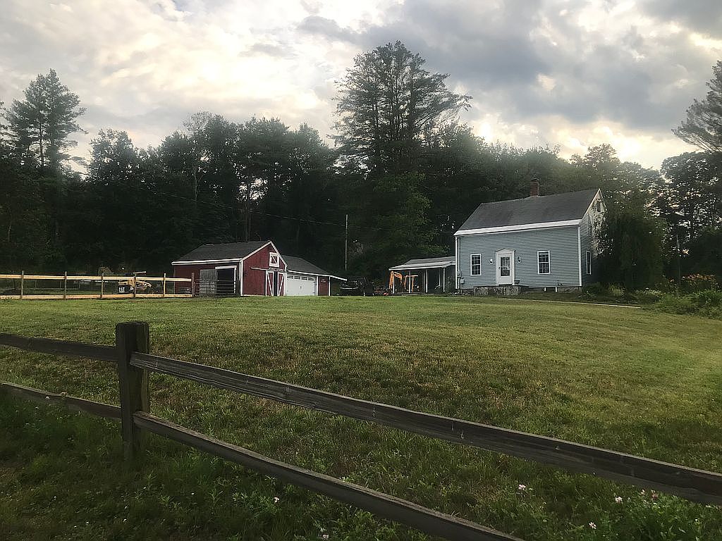 584 Main St, Sandown, NH 03873 Zillow