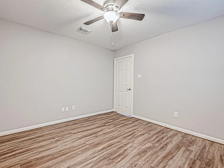 1524 Robin Ave — Photo 24