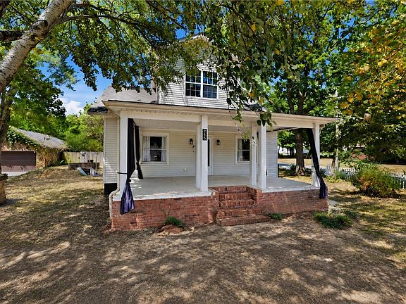 4th image of 218 Kate Smith St