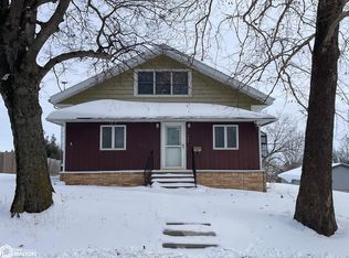 406 4th St, Deep River, IA 52222
