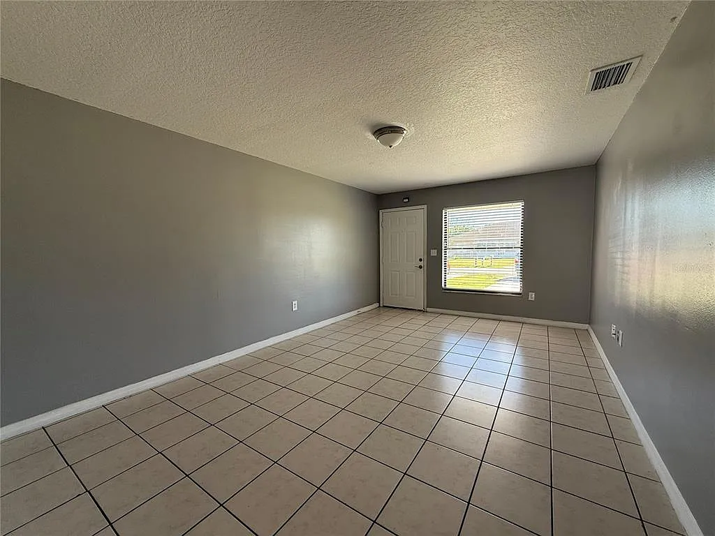 3 bed, 2.0 bath, 1202 sqft, $1,800 — Photo 2