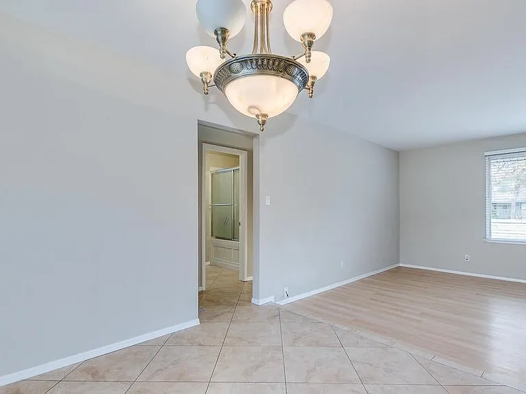 2439 E Del Rio Dr — Photo 4