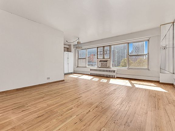 3rd image of 135 Ashland Pl APT 8B