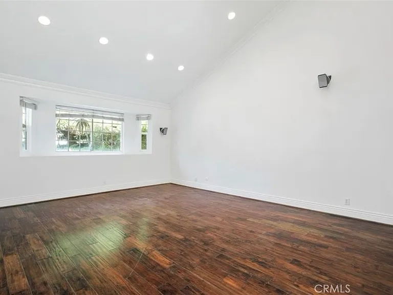 5954 Wilkinson Ave — Photo 26