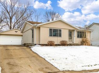 407 Radisson Rd, Marquette Heights, IL 61554