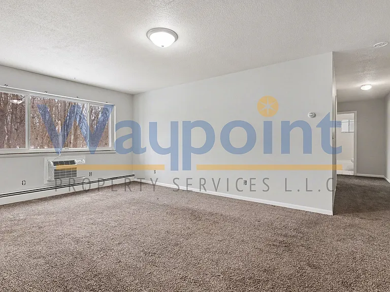 908 E Oak St #3 — Photo 6
