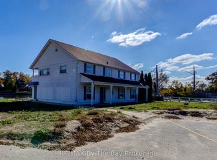 15 Willow St, Wasaga Beach, ON L9Z 2X1