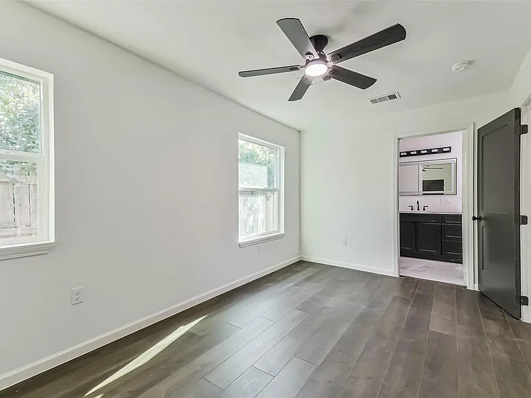 135 E Janisch Rd — Photo 9