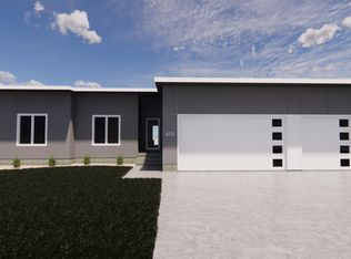 4212 Berry Hill Rd, Cedar Falls, IA 50613