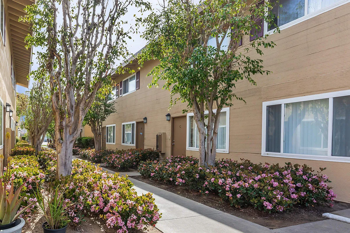 Building Photo - Woodhaven Townhomes