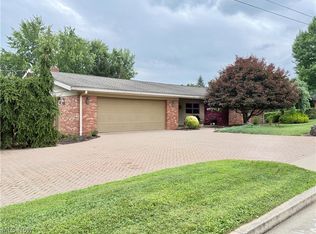 1157 Hilltop Rd NW, New Philadelphia, OH 44663