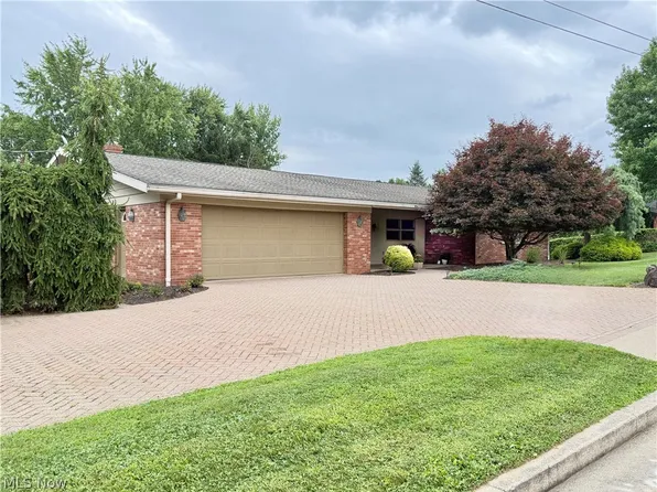 1157 Hilltop Rd NW, New Philadelphia, OH 44663