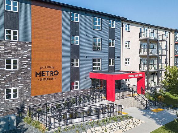 2nd image of 670 Hugo St S #202