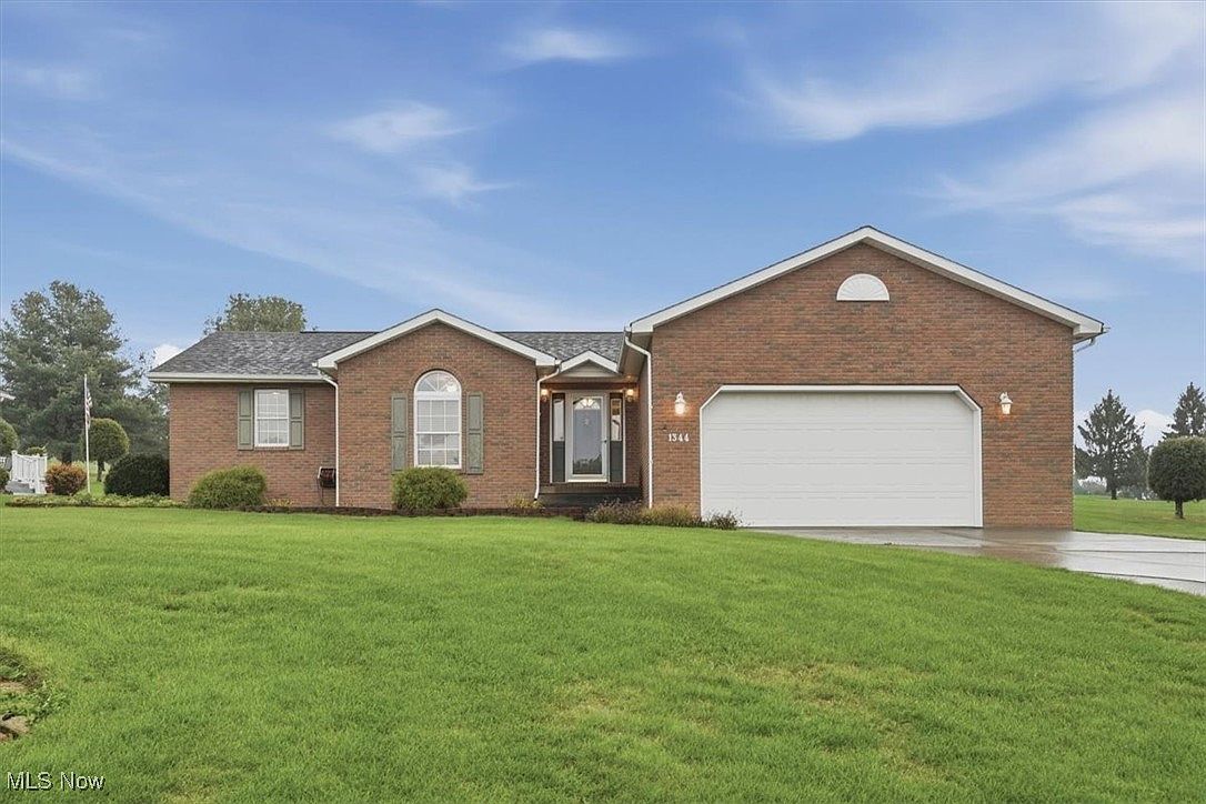 1344 Meadowbrook Ln NE