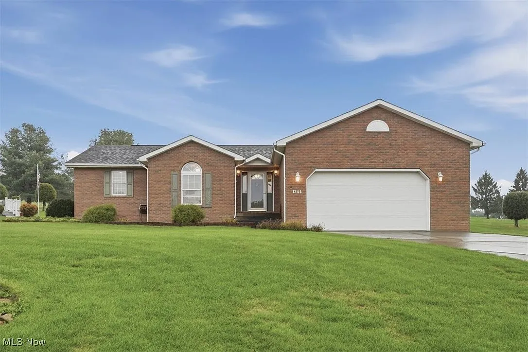1344 Meadowbrook Ln NE photo 1