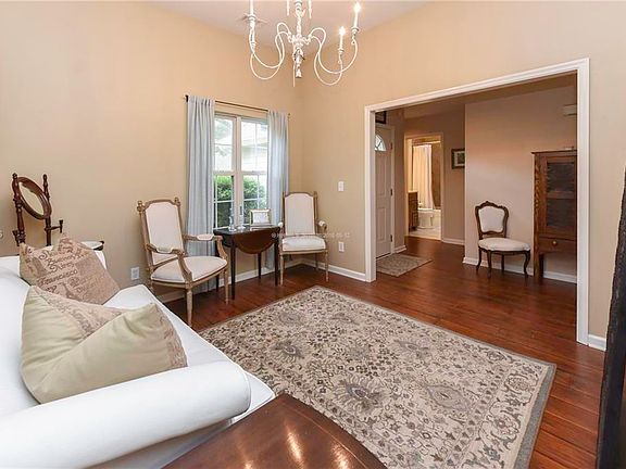 4th image of 25 Chinaberry Cir