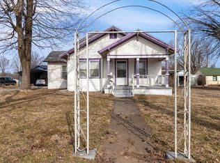 731 E State St, Mountain Grove, MO 65711