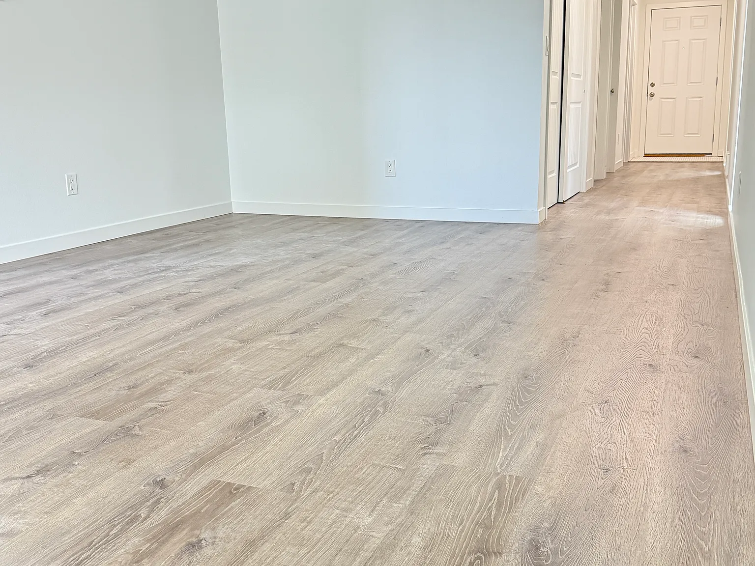 2 bed, 950 sqft, $2,275 — Photo 3
