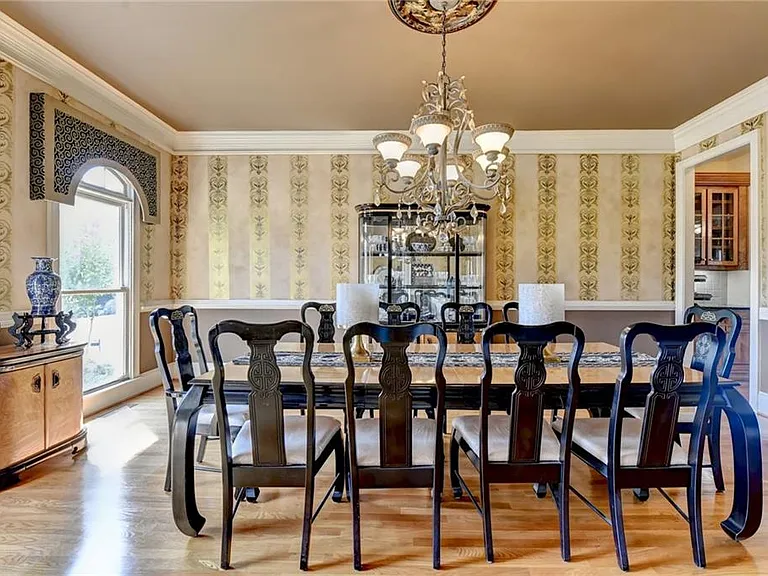 8910 Pinehurst Cv — Photo 15