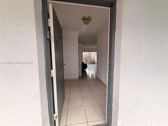 4th image of 941 NE 169th St APT 120