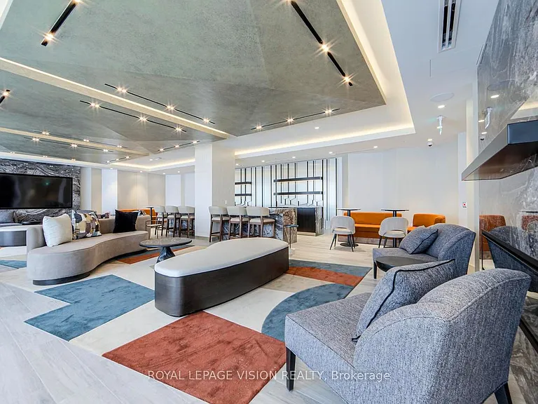 858 Dupont St #716 — Photo 32