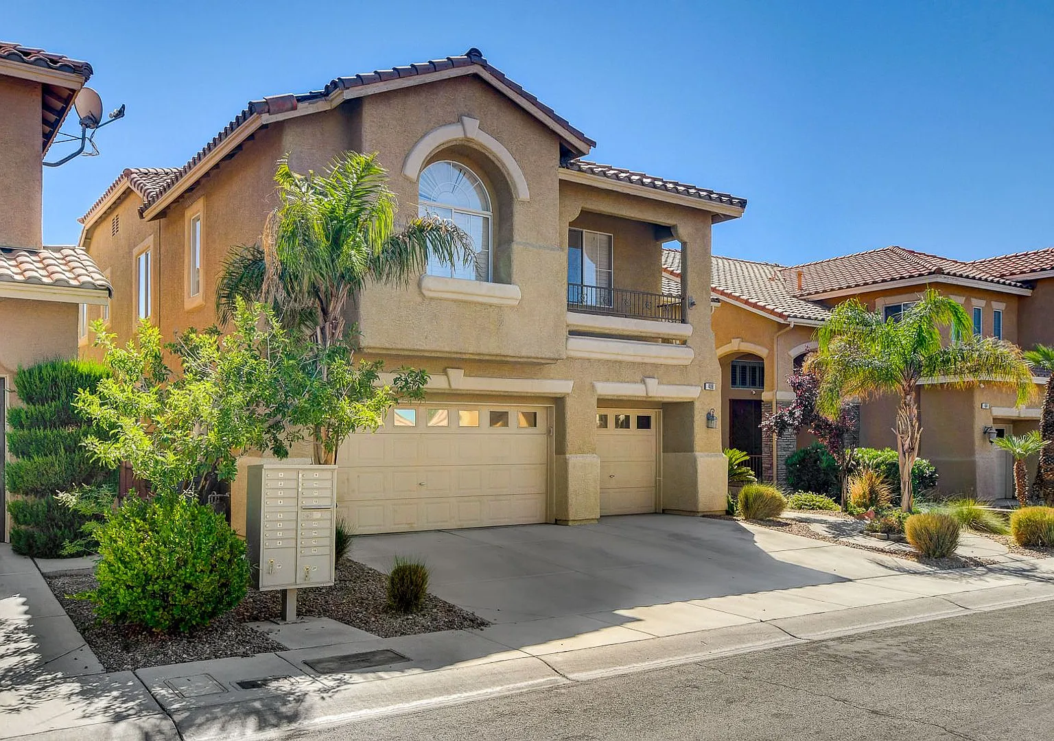 Stunning Summerlin Pool Home! — Photo 4