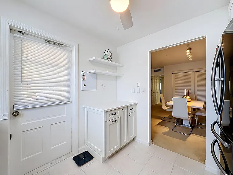 2121 NE 68th St #109 — Photo 31