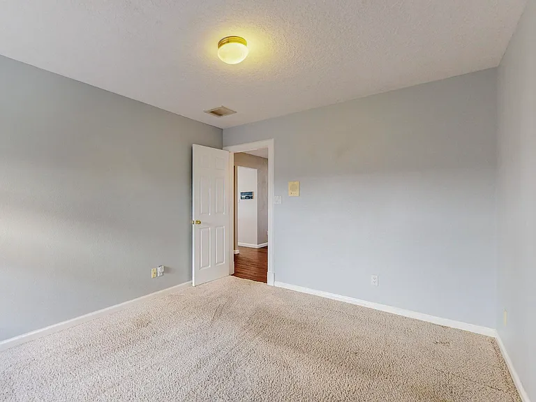 13612 Vic Rd NE — Photo 9