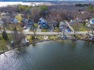 7164 N Tichigan Rd, Waterford, WI 53185