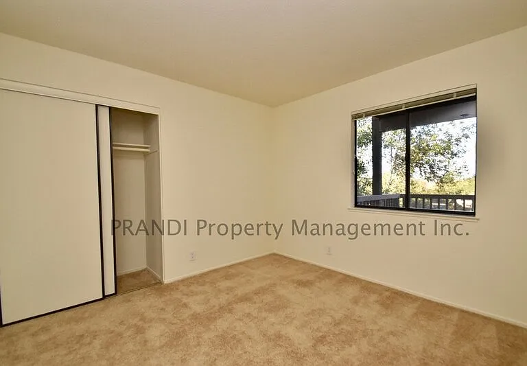 920 Arlene Way — Photo 7