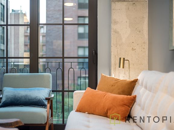 5th image of 187 Kent Ave #537