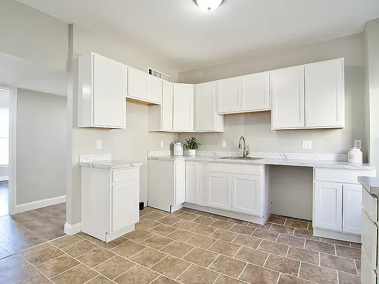 4 bed, 2000 sqft, $3,100 — Photo 2