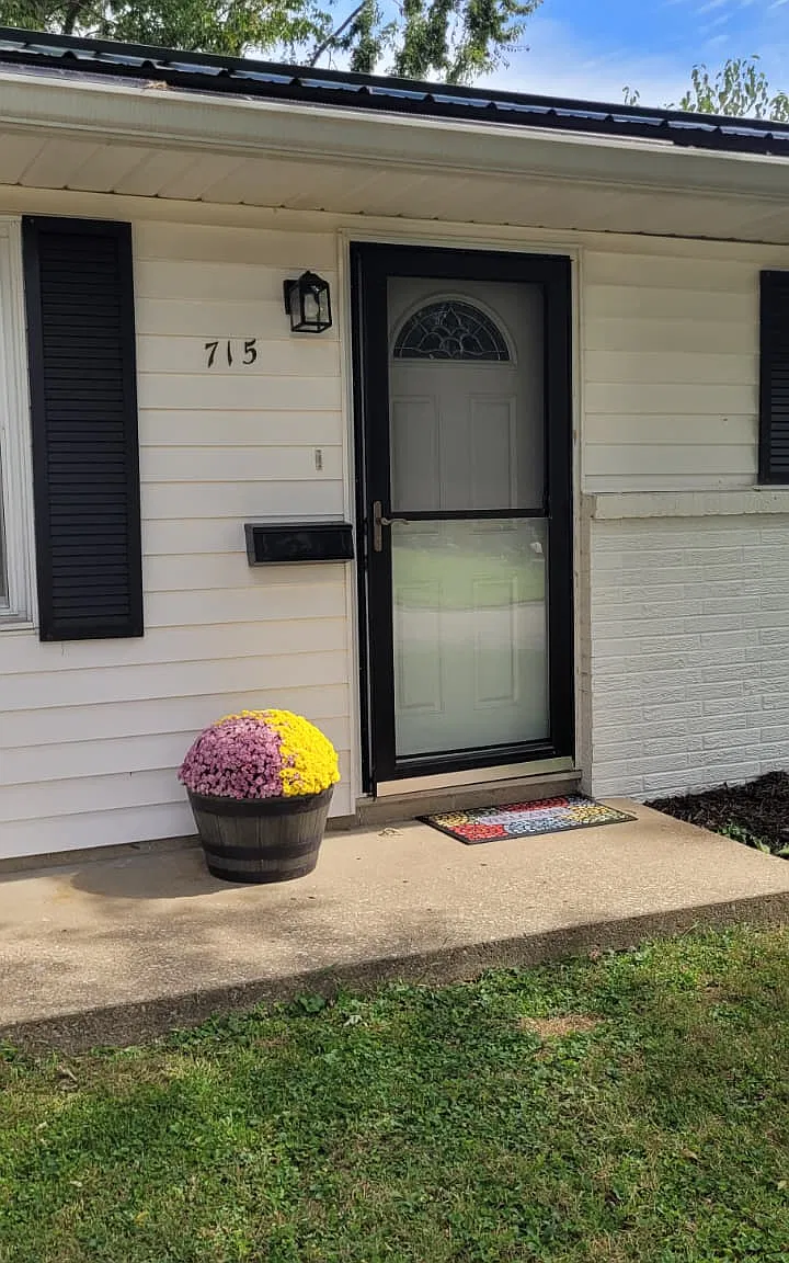 3 bed, 1050 sqft, $1,750 — Photo 1