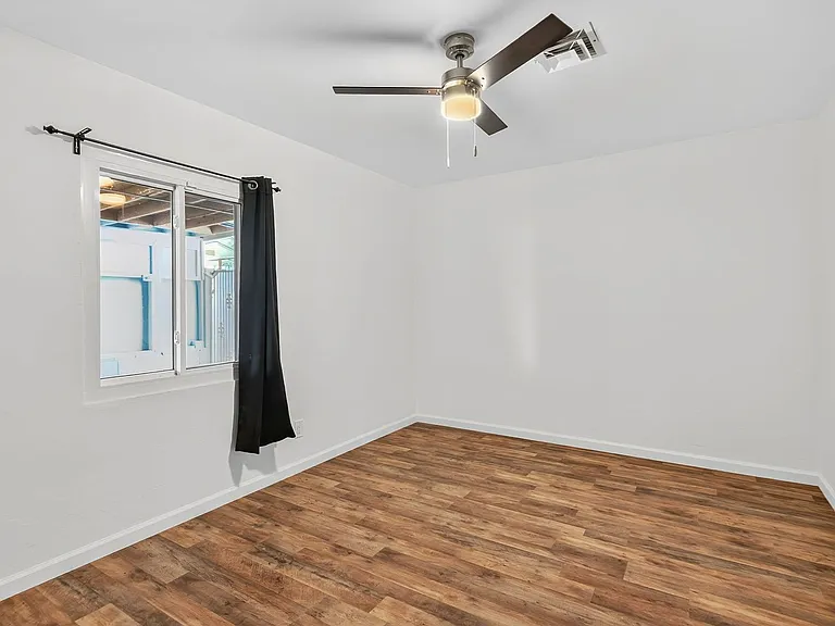 572 Federal St — Photo 12