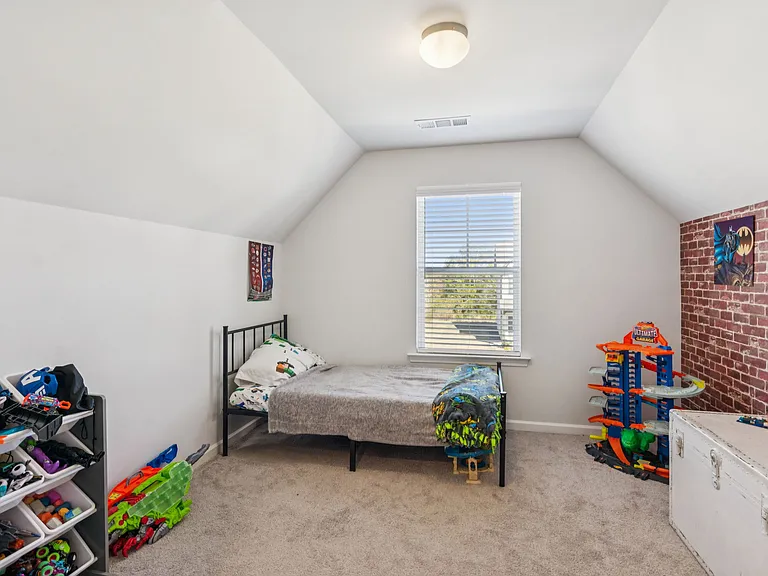 566 Skye Dr — Photo 16