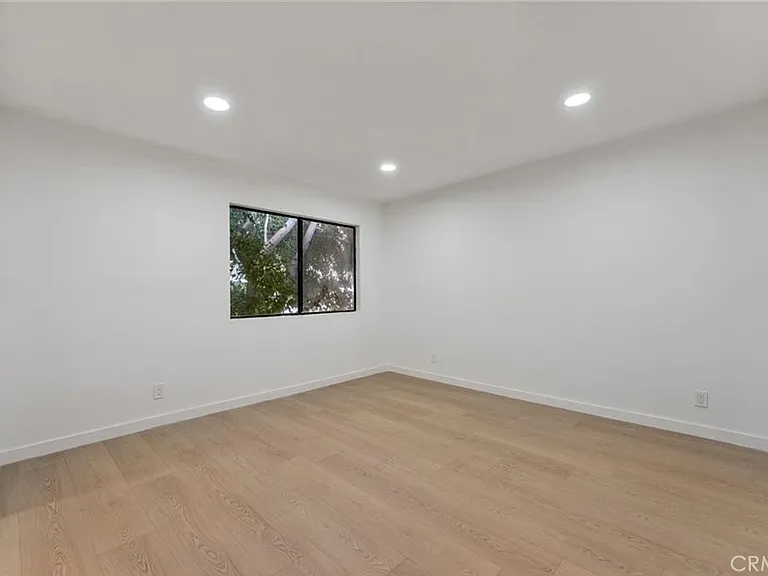 1070 Walnut Grove Ave — Photo 7