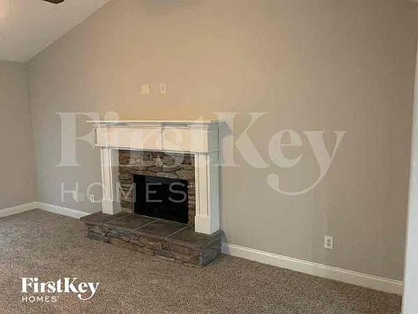 4 bed, 3.0 bath, 2569 sqft, $2,720 — Photo 4