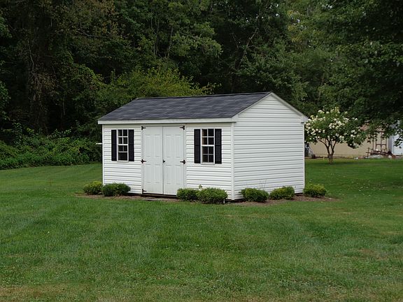 6' x 10' shed w/ power