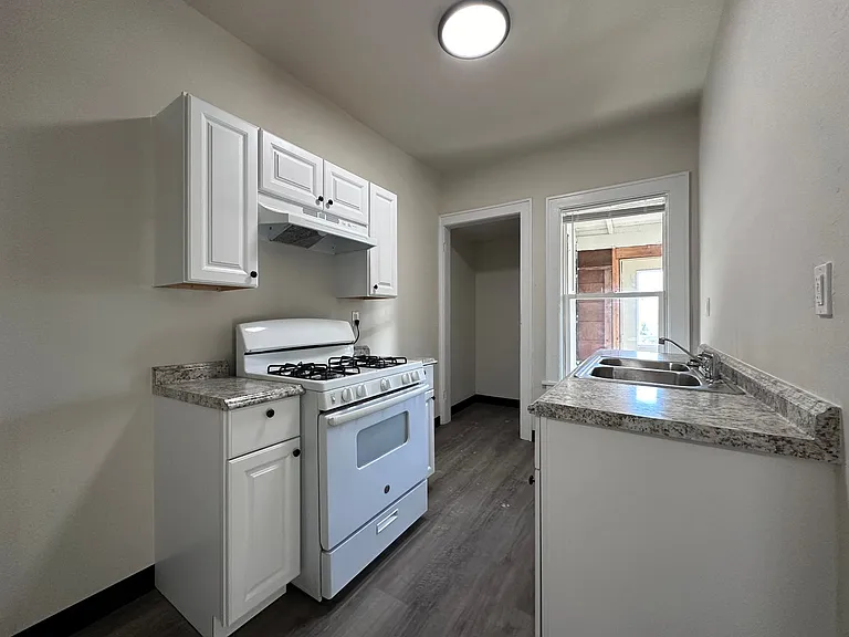 113 S Monroe Ave — Photo 20