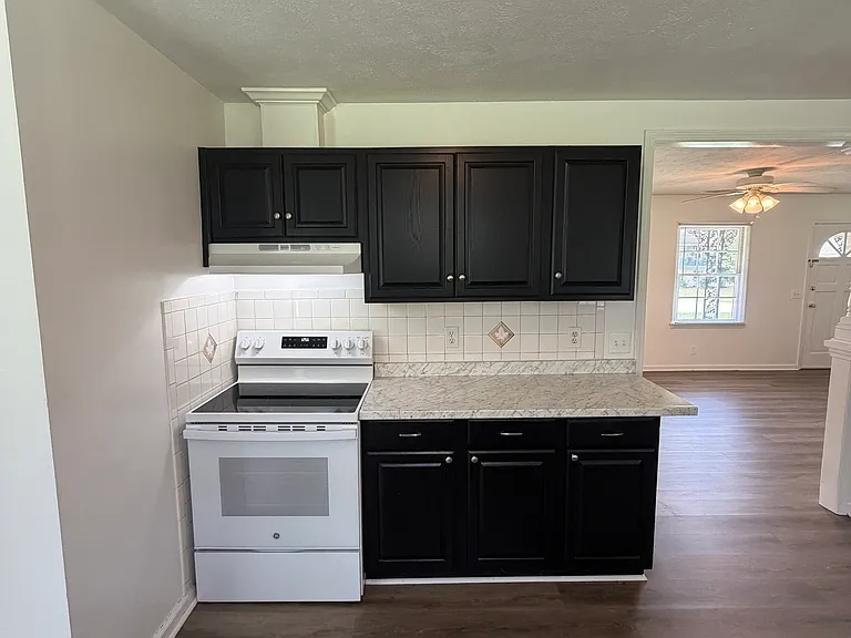 1796 Hickory St SE — Photo 6