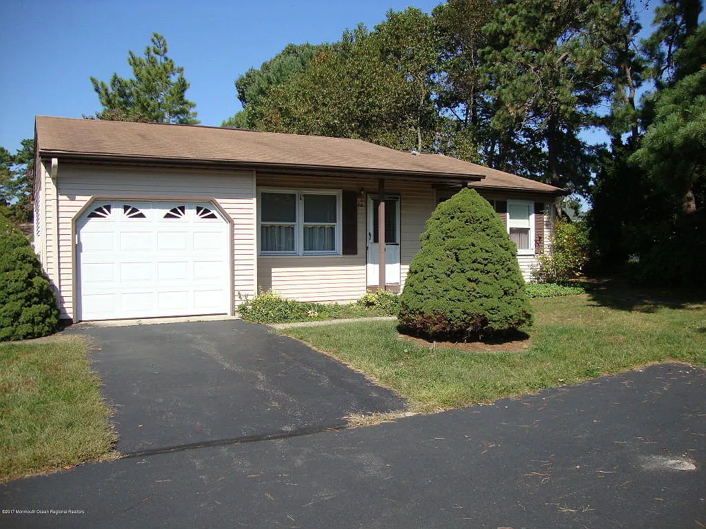 86 Falmouth Ave photo 1