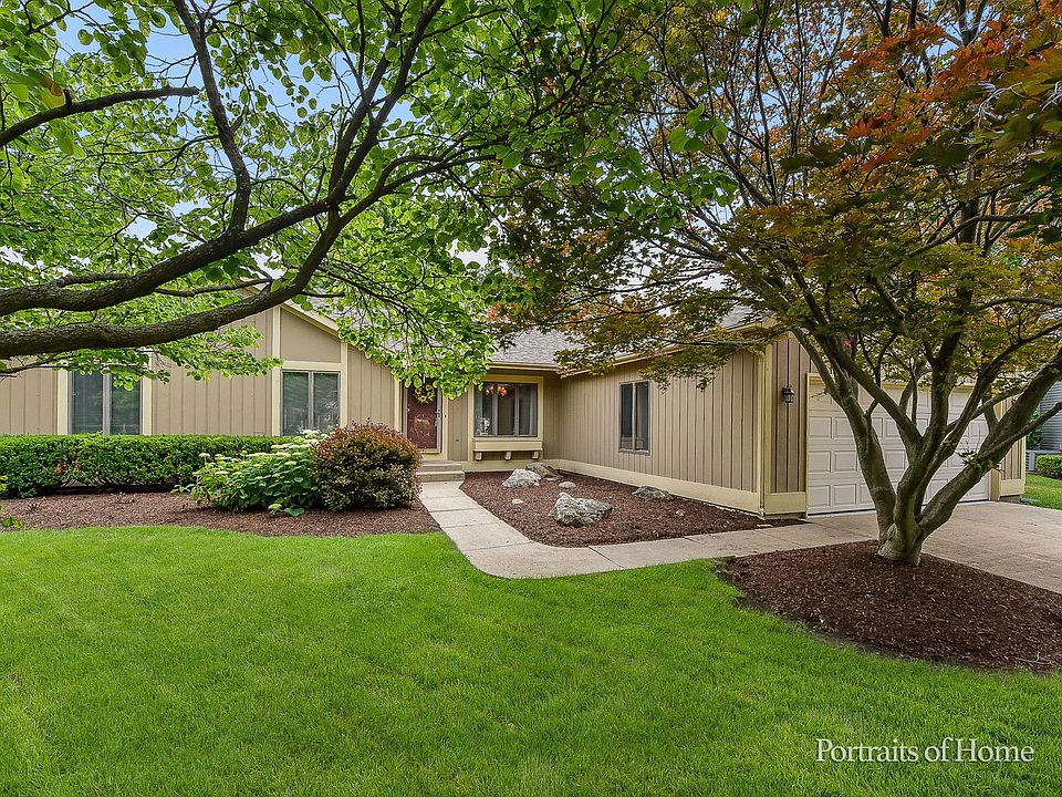 1st image of 674 Honeysuckle Dr