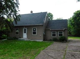 61 County Road C W, Little Canada, MN 55117