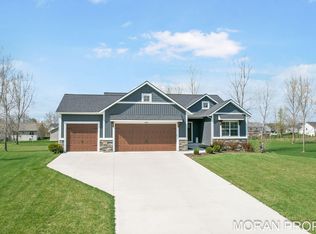 8898 Meadows Pointe Dr, Allendale, MI 49401
