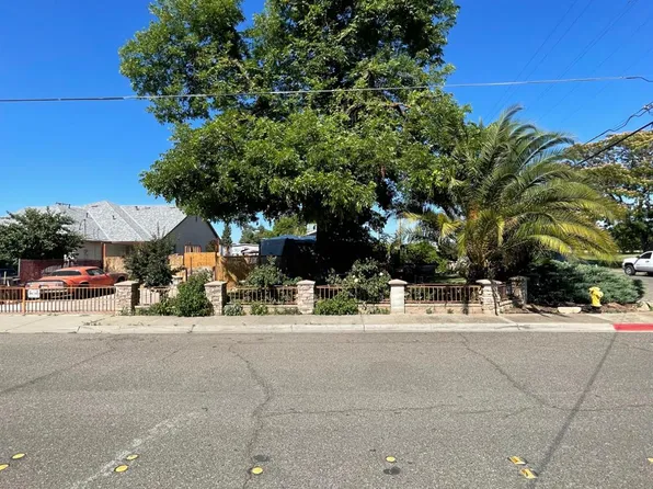 812 E H St, Oakdale, CA 95361