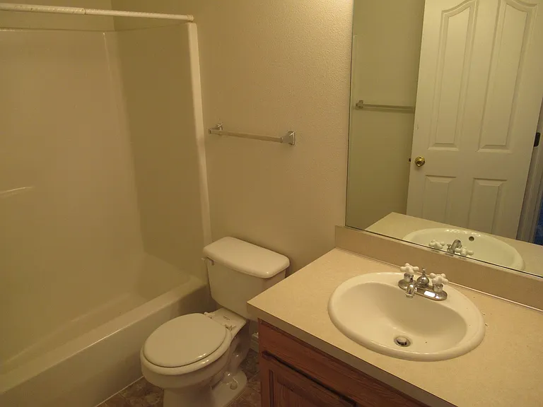 Large Three Bedroom Duplex in Keizer! — Photo 11