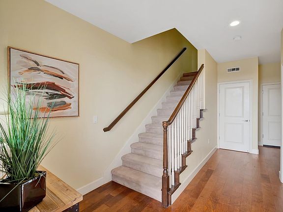 5th image of 275 Valencia Ave