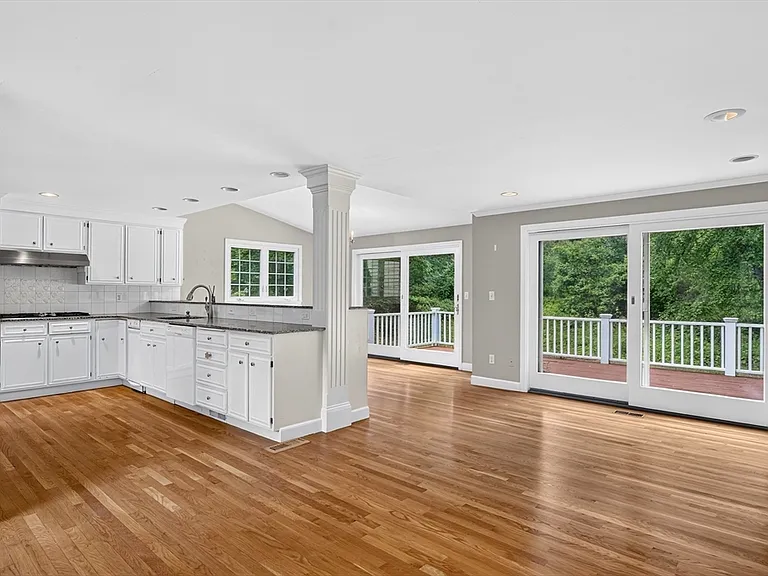 131 Montvale Rd — Photo 17