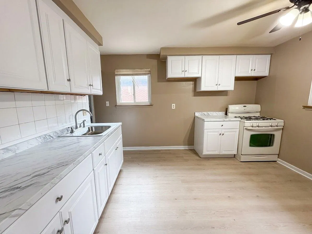 3 bed, 1.0 bath, 1000 sqft, $1,700 — Photo 4