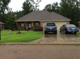521 Oak Park Cir, Pearl, MS 39208